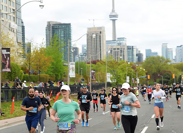 Sporting Life 10K 2024 Runners in front of the CN Tower